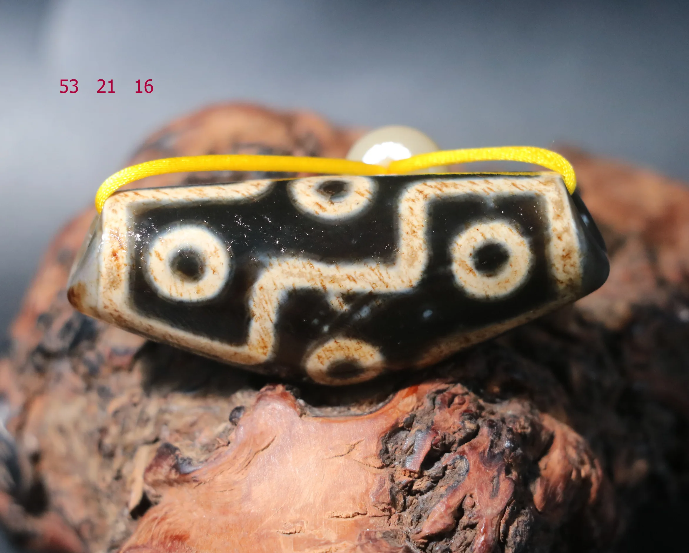 

No.210126N14 Energy Tibetan Old Agate Fold Line 9 Eyed Rain Drop Hole Ox Horn SH dZi Bead XS1 Good Saurces