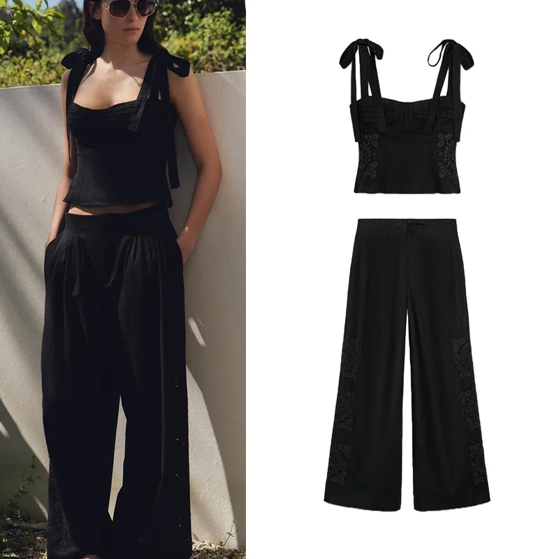 Conjunto de duas peças de top e calça com cintura alta, pregas, laço borboleta e bordado em mistura de linho, moda verão femi...