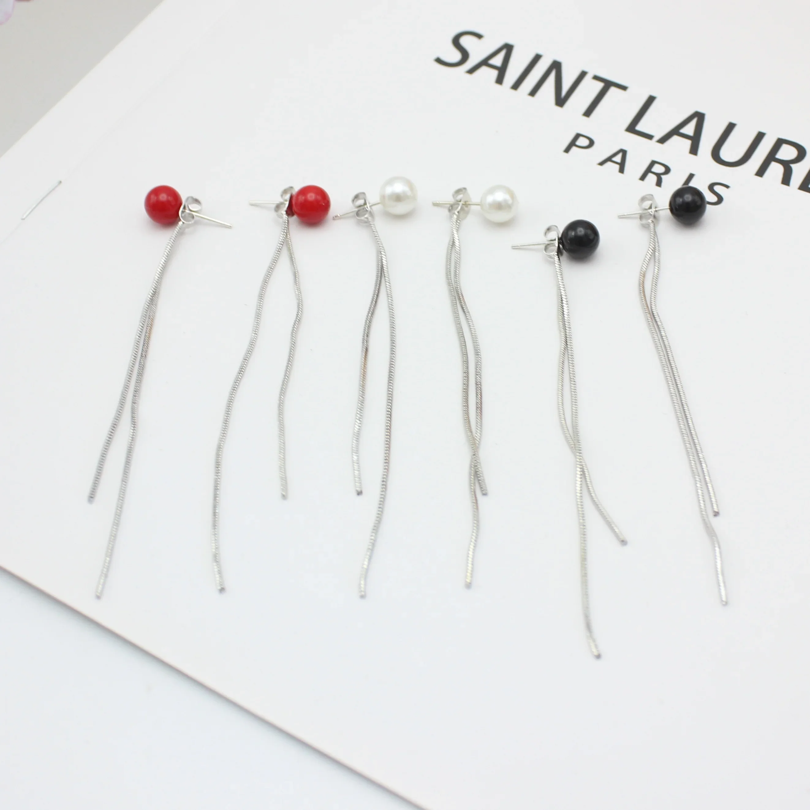 Серьги-подвески-женские-с-белыми-красными-и-черными-жемчужинами-2-в-1