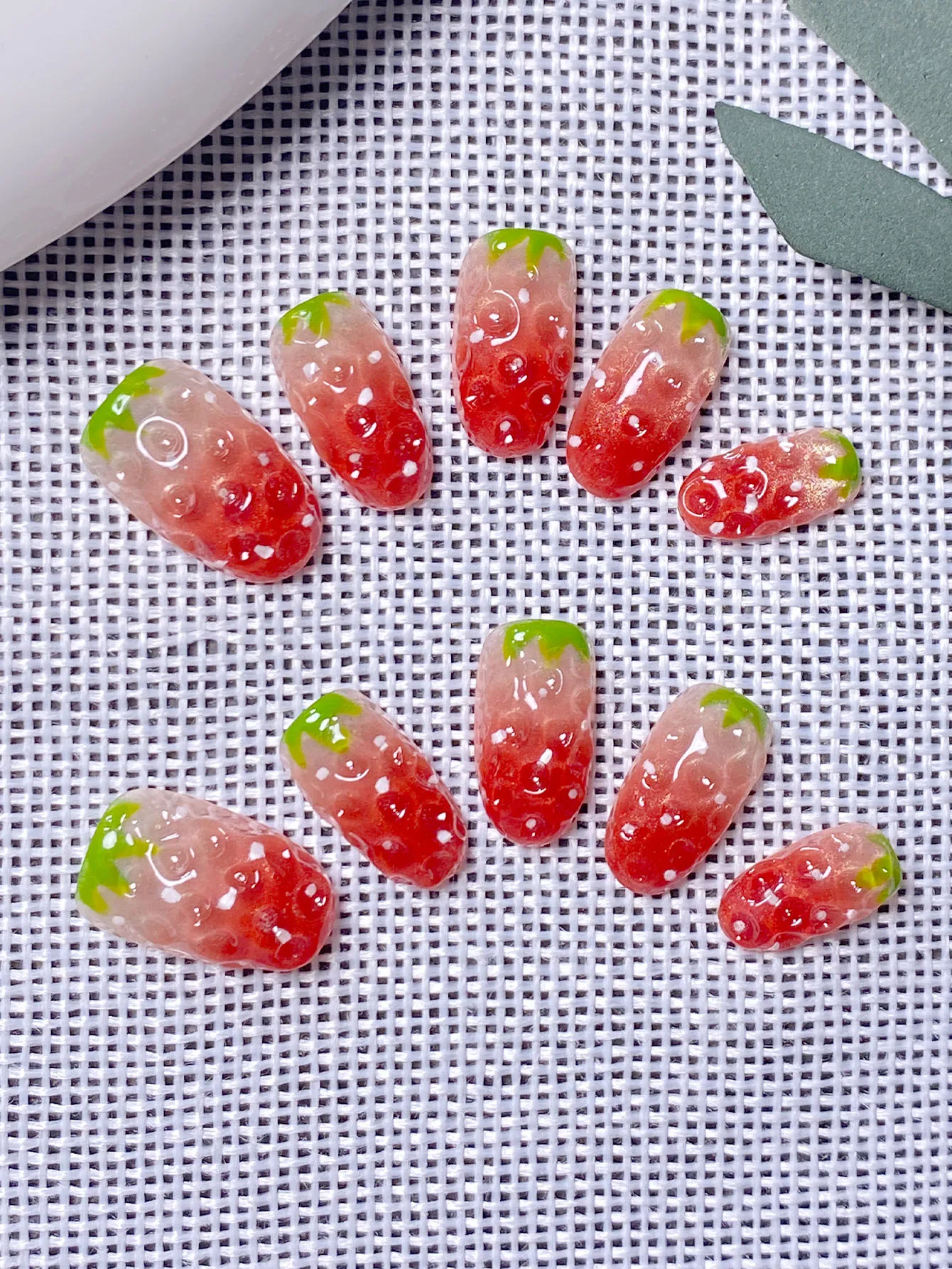 10 قطع من أظافر اللوز الحمراء المصنوعة يدويًا على شكل عين القطة الحمراء على شكل فراولة لطيفة ورقيقة لفن الأظافر. #6