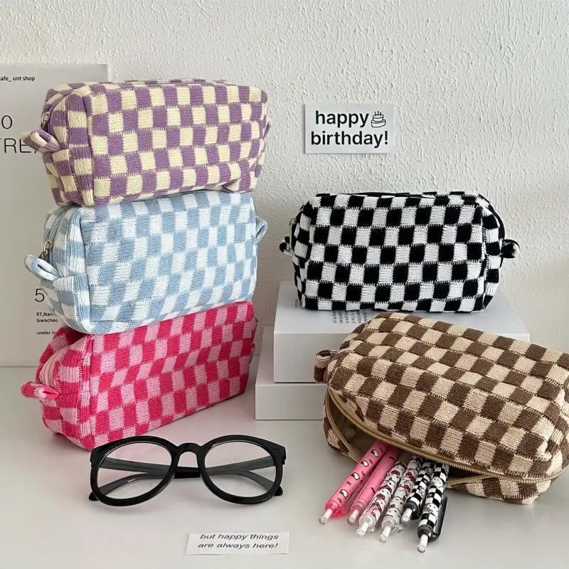 Checkered Knitted Cosmetic Bag Makeup Pouch Roomy Zipper PouchPortable Travel Toiletry Bag Organizer For Girls And Women Gift