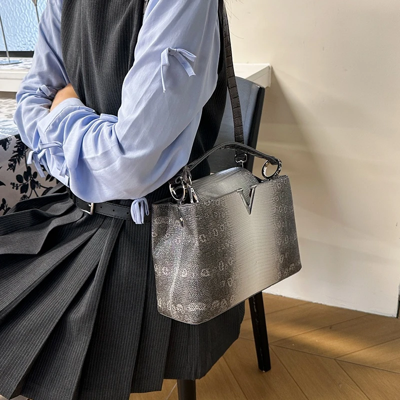 

Fashionable Ladies Hand Bags Crafted From Premium Leather Featuring Casual Vintage And Paris Chic Style