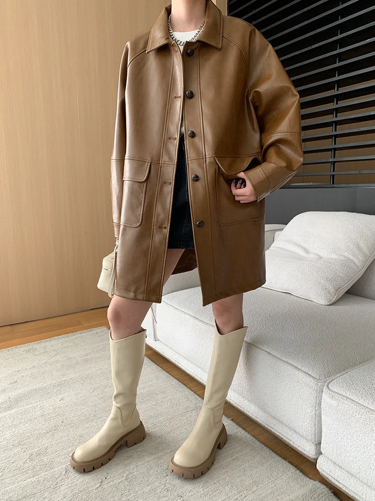 [EAM] PU Leather Coffee Big Size Long Casual Jacket New Lapel Long Sleeve Women Coat Fashion Tide Spring Autumn 2024 1DH6597