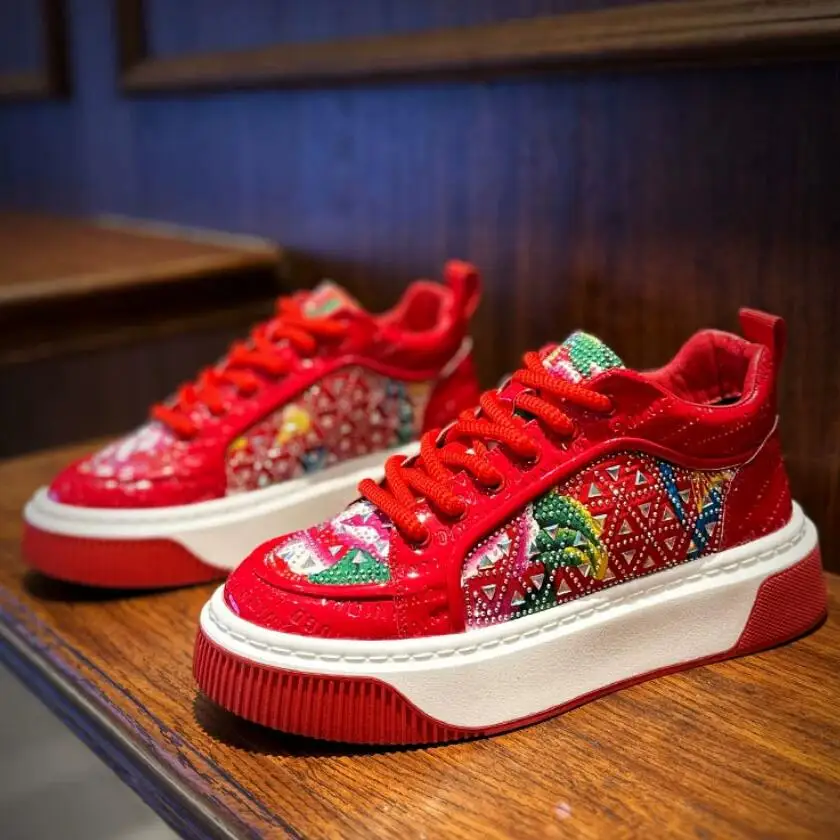 人気の紳士靴には、ダイヤモンドボードシューズ、ヘアスタイリストシューズ、ステージファッションプリント布靴A11が満載です