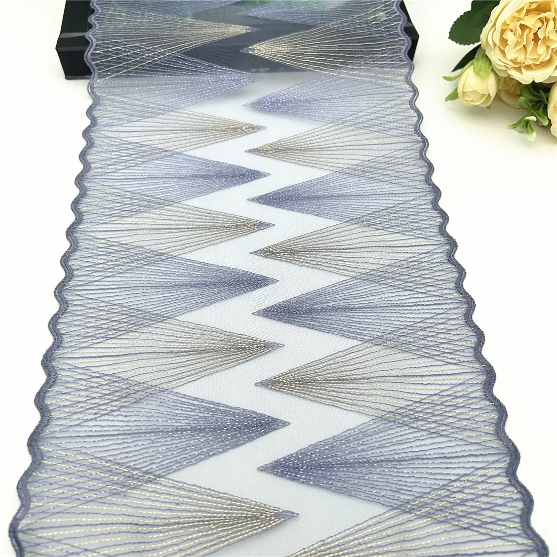 3y/lot Breite 22cm Schwarz Glänzend Goldene Nicht-Elastische Stickerei Spitzenborte Kleidungszubehör Kleid Nähapplikation Kostümspitze