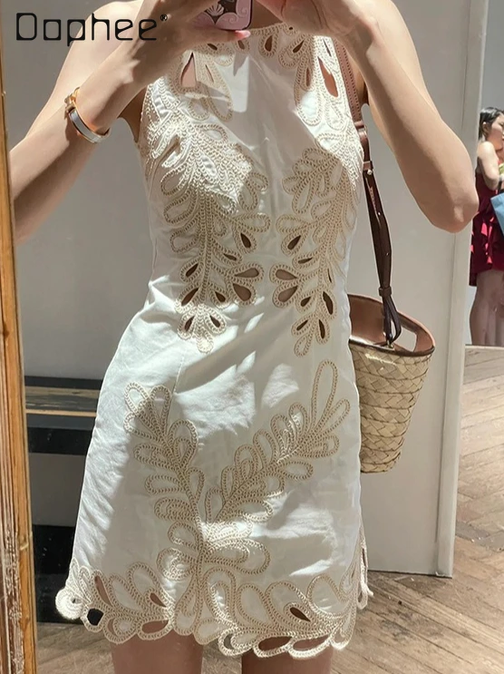 

French Light Luxury Embroidered Hollow Out Flower Sleeveless Slim Crew Neck Dresses Temperament Celebrity Mini Dress Summer New