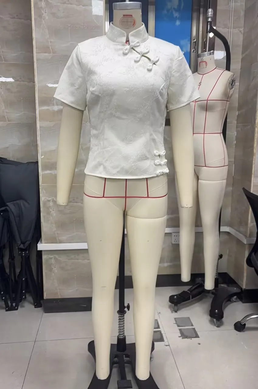 Stay Cool and Stylish with our White Tank Top Collection - Available in S, M, L Sizes!
