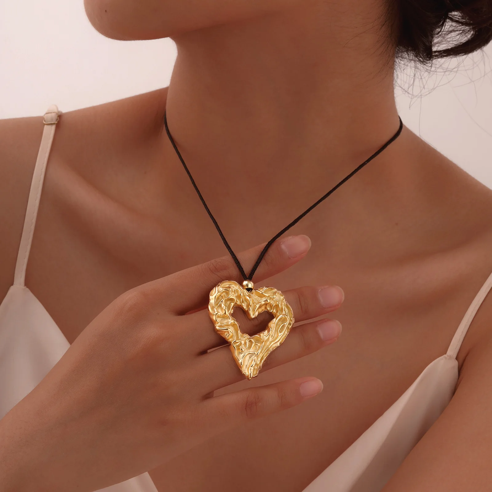 

Stainless Steel Jewelry Exaggerated Heart Necklace For Women Irregular Hammered Pendant Mom Girlfriend Valentine's Day Gift