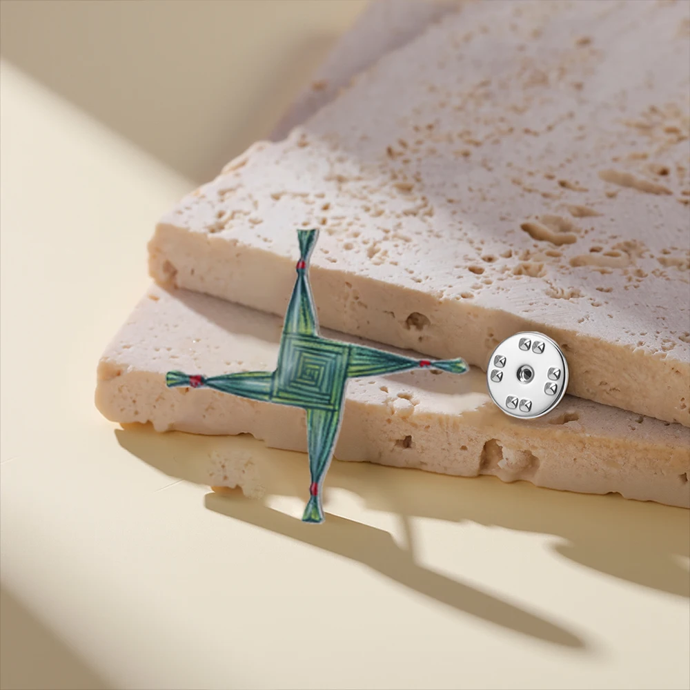 

HIPEE Saint Bridget's Cross Brooch Stainless Steel Religious Brooch Badges Ireland Gift Jewelry Accessories