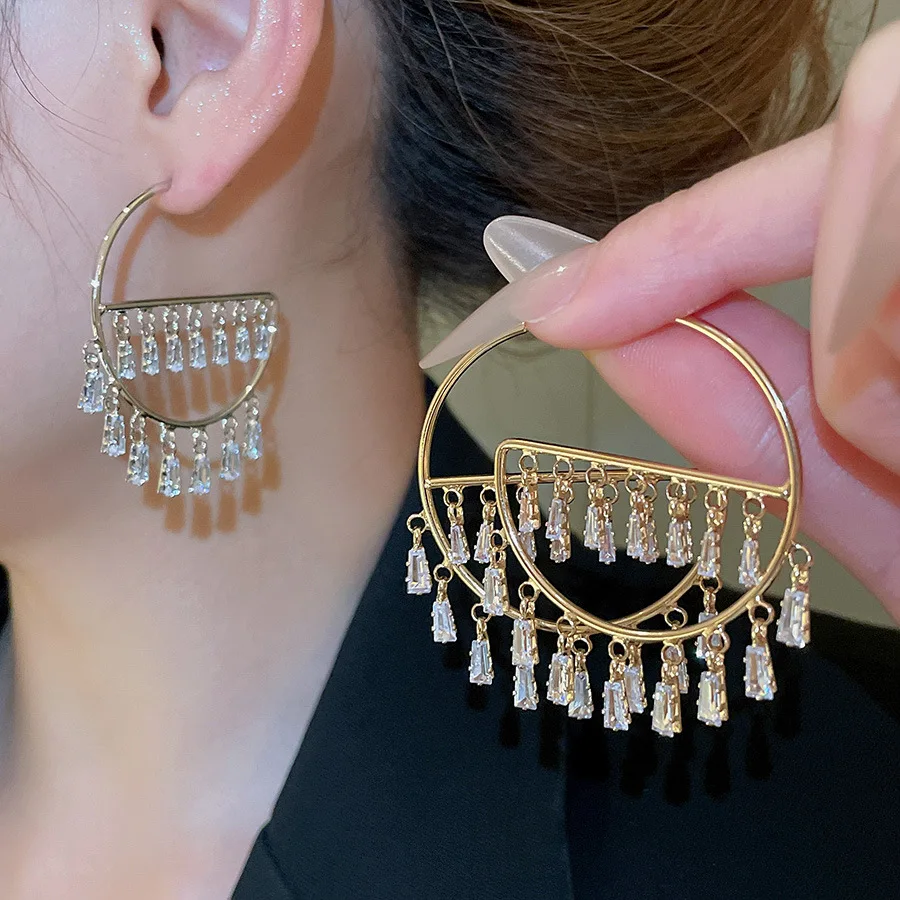 Zirkonia Quaste Tropfen Ohrringe Aushöhlen Geometrische Invertiert E-förmigen Anhänger Ohrringe Damen Mode Übertrieben Punk Schmuck K