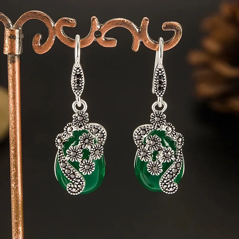 

Natural Green Chalcedony Hand-carved Drop Earrings Fashion Boutique Jewelry Women Green Agate Flower Earrings Gift