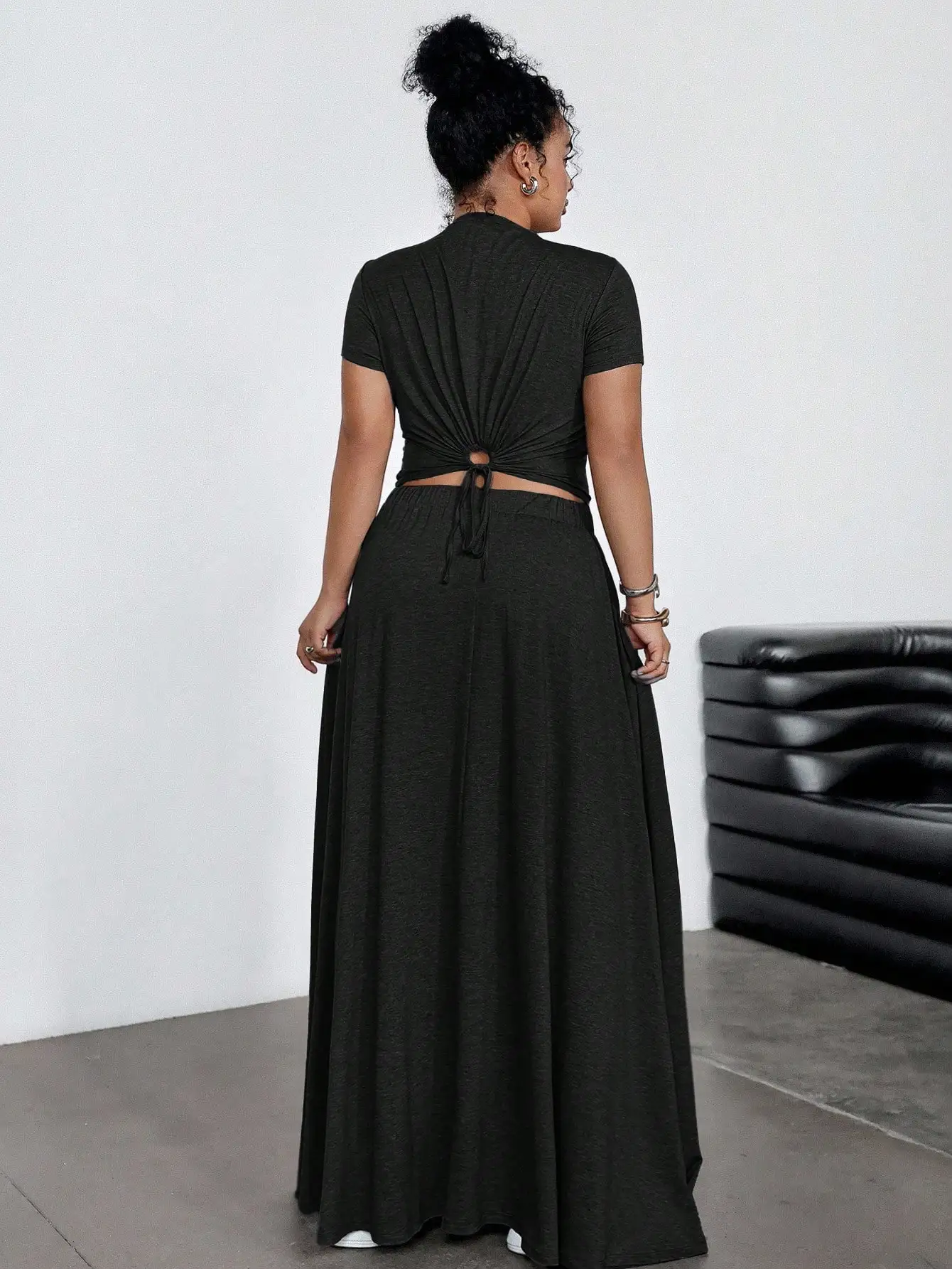 

Комплект из 2 предметов больших размеров: повседневный топ с коротким рукавом и макси-юбка, черный