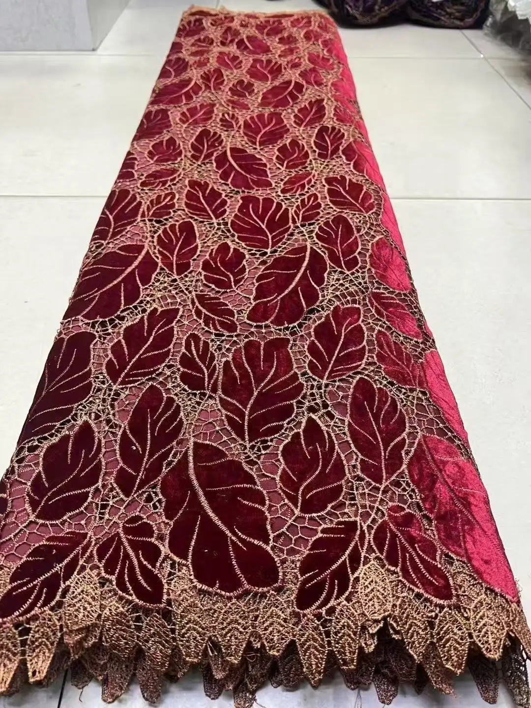 5ヤードのアフリカベルベットレース生地、2025年ナイジェリアレース、5ヤードのフランスベルベットレース生地、パーティー、ウェディングドレス、縫製用生地