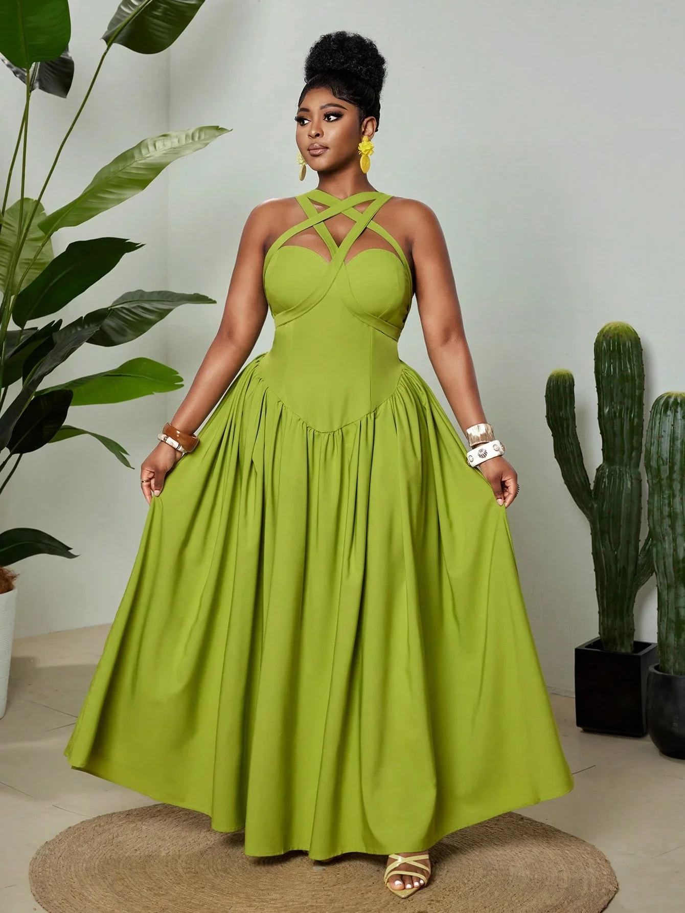 

Plus Size Elegant Sleeveless Cross Strap Flowy Floor Length Green Gown For Summer
