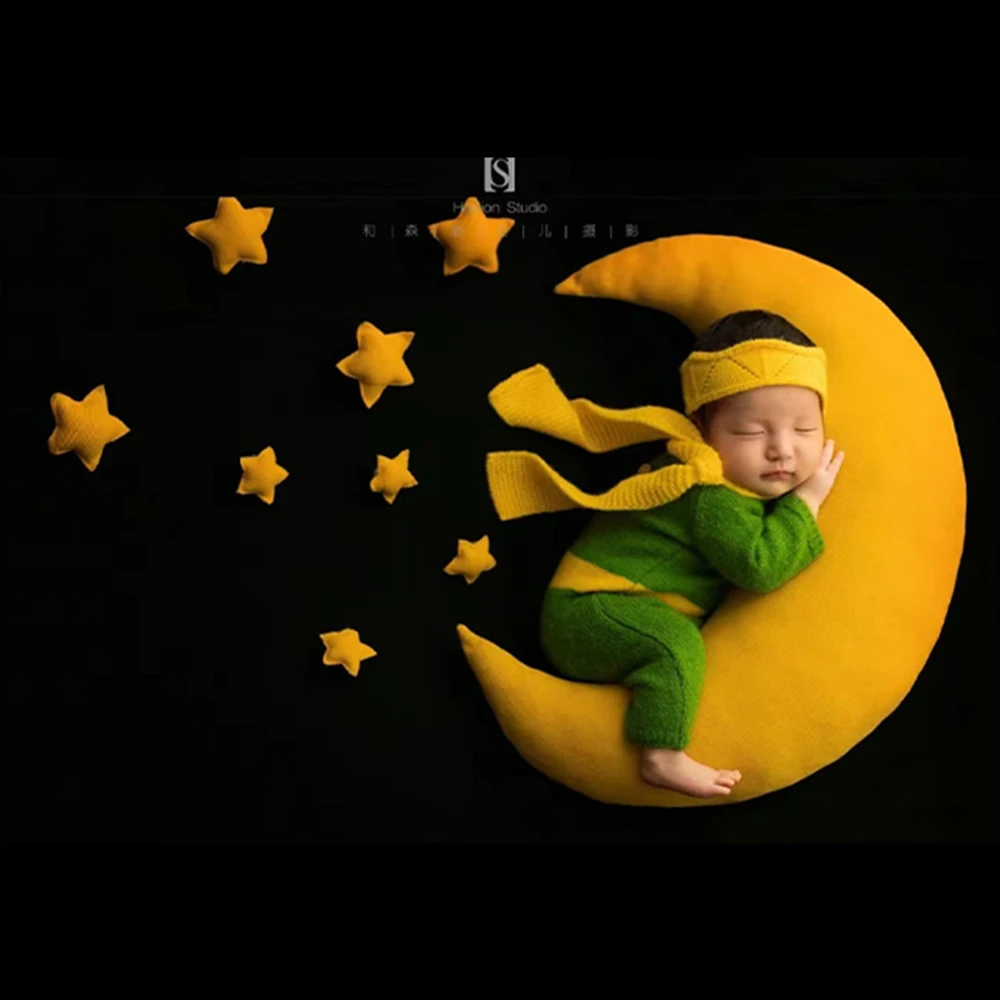 Newborn Photography Props Knitted Baby Costume Moon Pillow+stars Posing Set Photo Studio Cute Baby Portrait Shooting Accessories