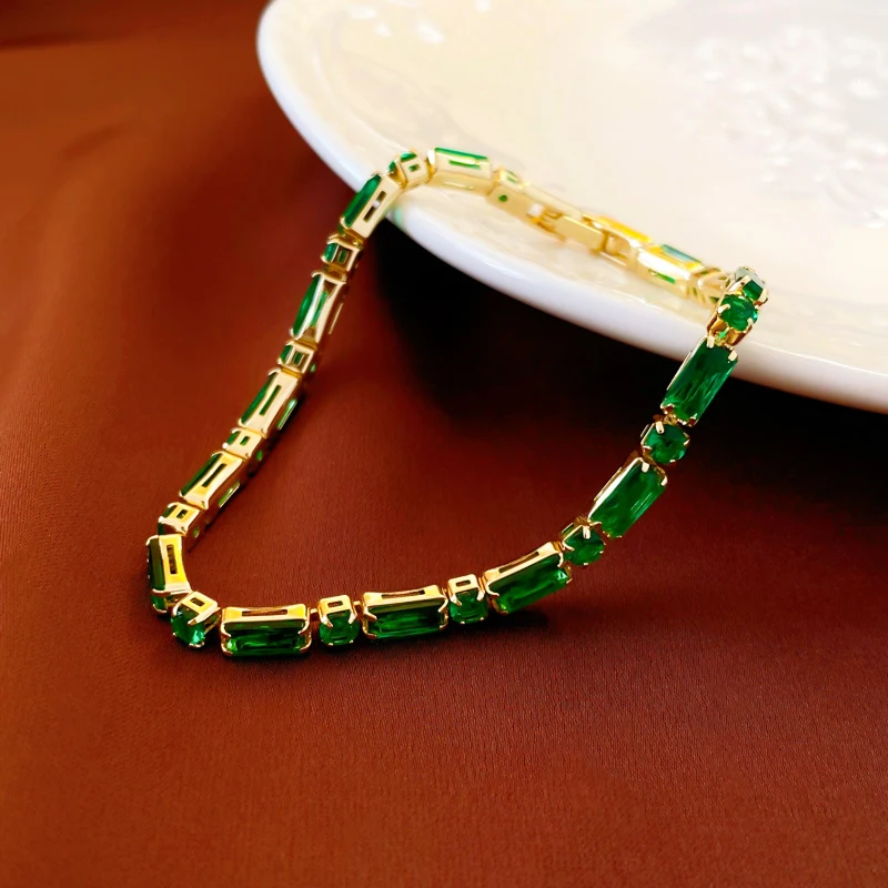 Gold Plating Emerald Zircon Retro Dainty Bracelet for Women Light Luxury Peisonality Temperament Jewelry Manufacturers Wholesale