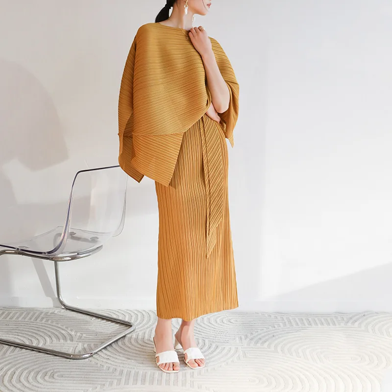 

Summer 2023 women's fashion suspender dress+irregular lace shawl two-piece Miyake pleated cape set elegant temperament dress