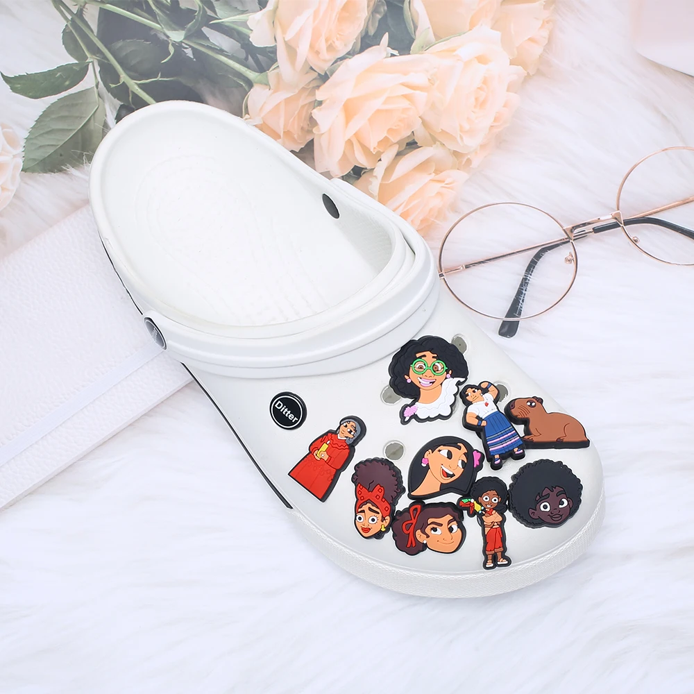 Pojedyncze wyprzedaże 1 szt. Popularne animowane dekoracje wisiorki akcesoria do butów PVC klamra do prezenty bożonarodzeniowe na imprezę dla dzieci