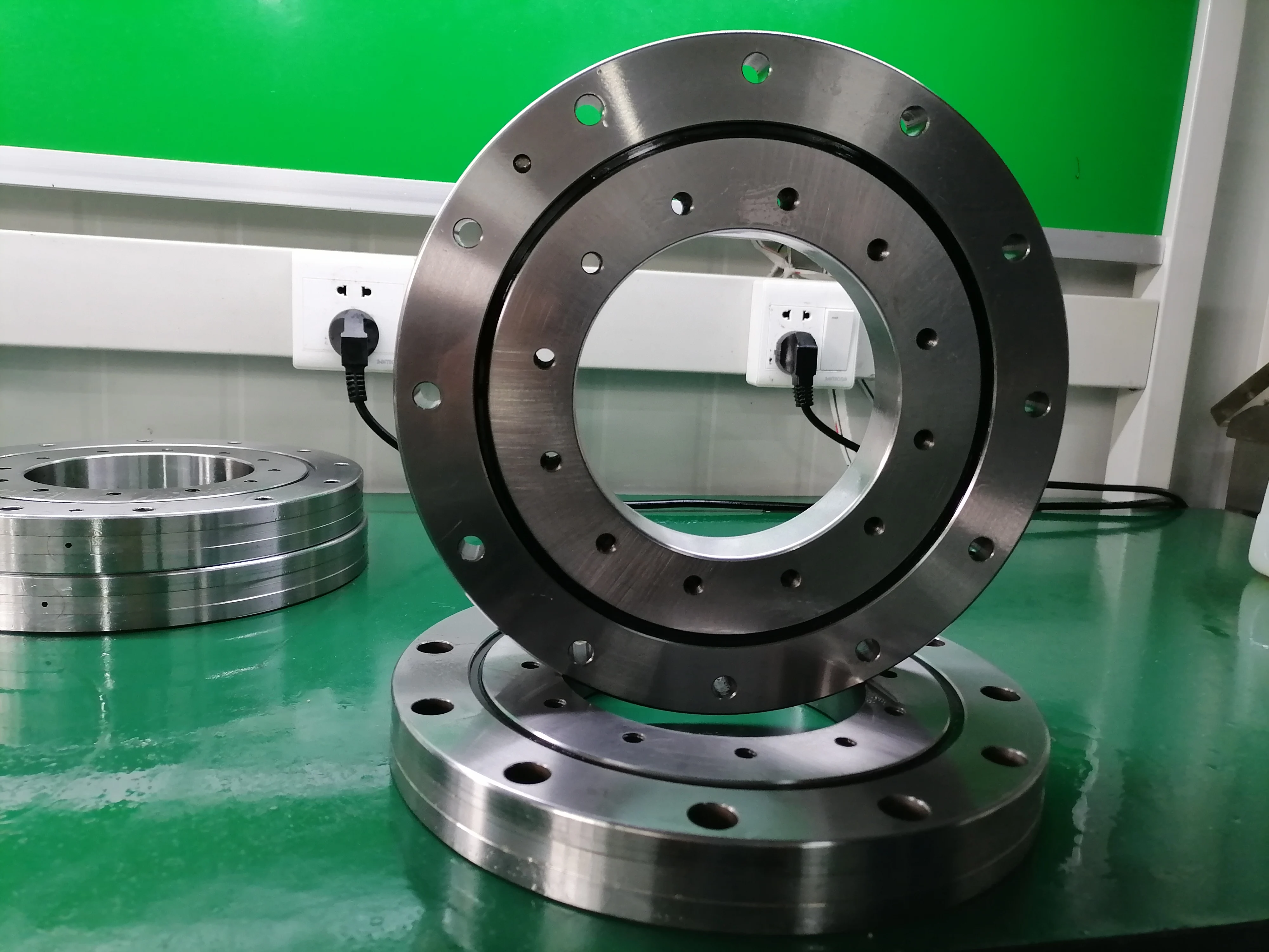 عالية الدقة صف واحد تحمل عجلة القيادة 9O-1Z16-0225-0634 42crmo عبرت الأسطوانة حلقات الدوران تحمل