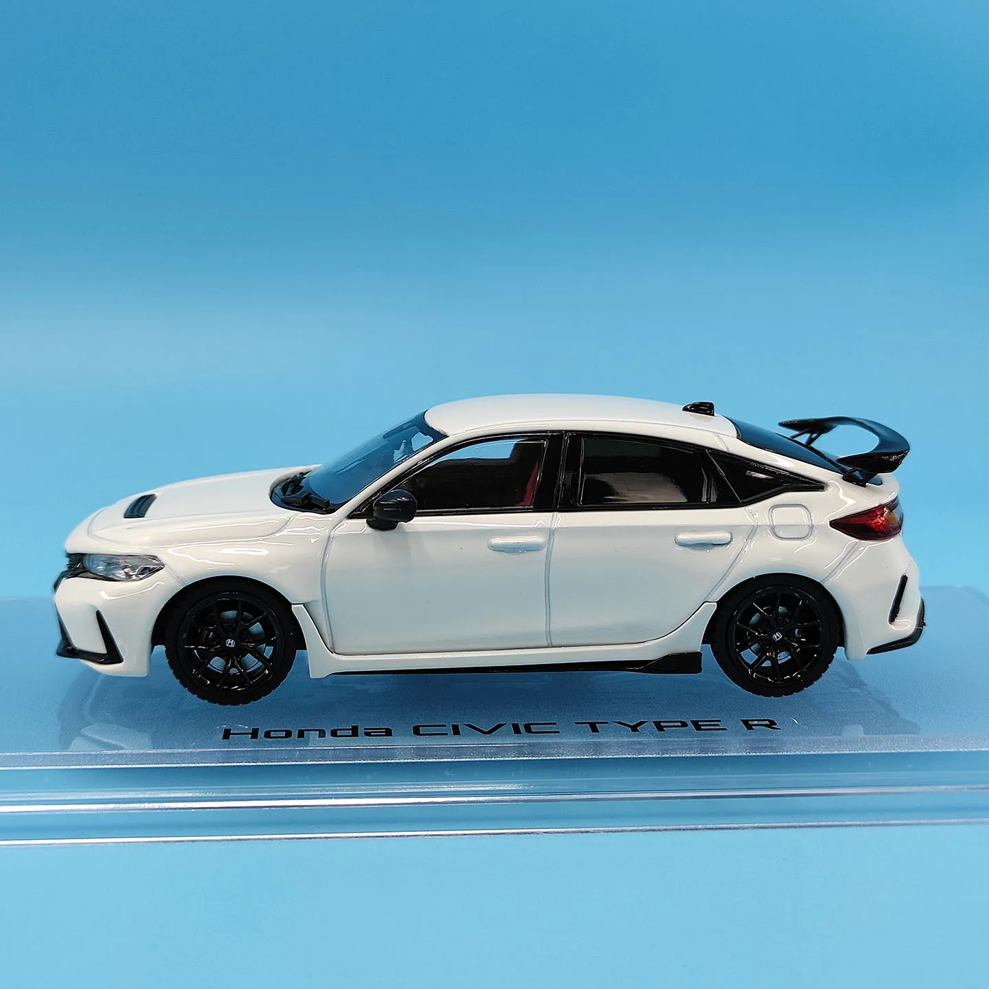 Diecast HJD43 1:43 Scale White Type R FL5 Black Eared Alloy Car Model