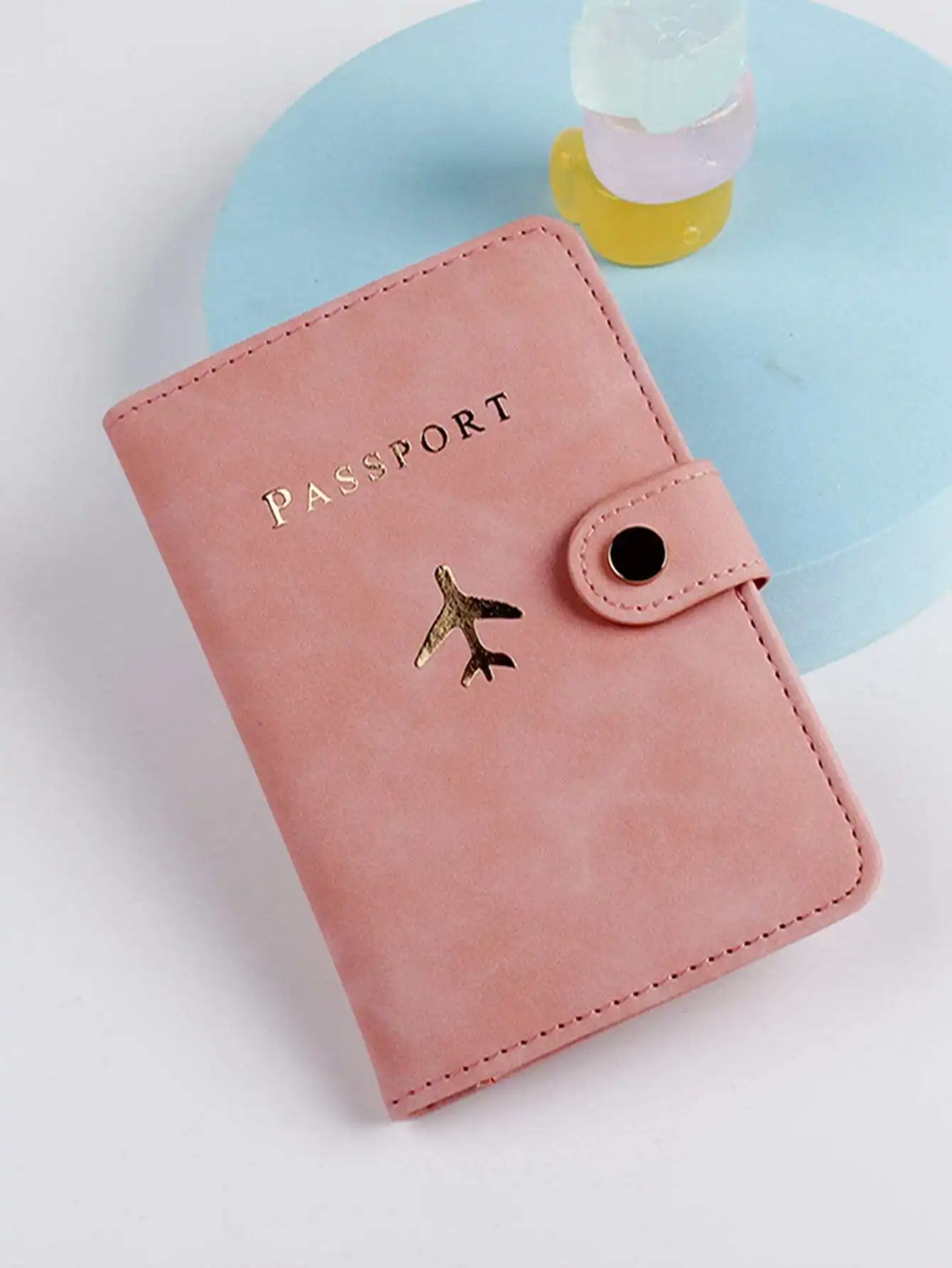 

Gessy Metallic Airplane & Letter Graphic Passport Case Passport Holder Passport Wallet School Supplies School Stuff For School For Student Vacation Accessories For Holiday Season For Vacation Passport Pouch For Flight For Back To School For Men And Women