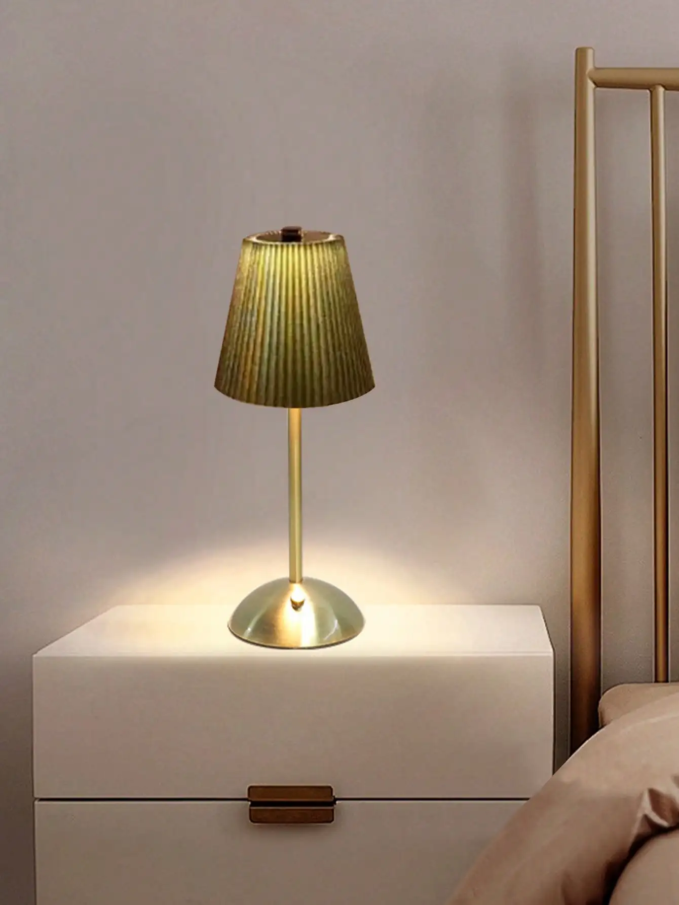 مصباح طاولة قماشي مطوي LED: يعتم باللمس بثلاثة ألوان، فاخرة بسيطة، مصباح منضدة لغرفة النوم/الدراسة