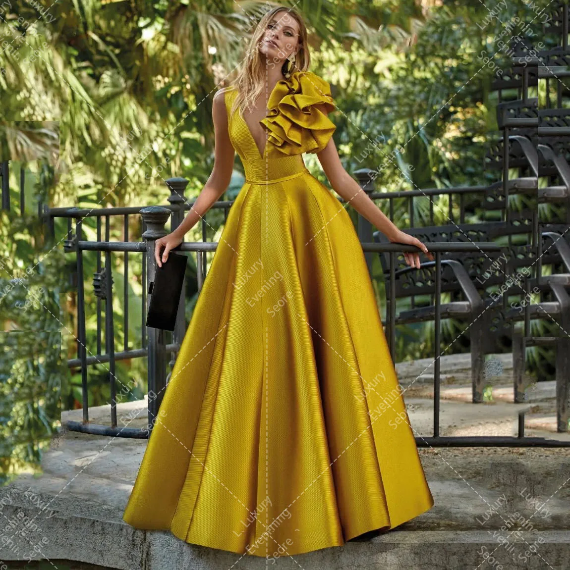 Luxury Light Yello Evening Dresses A Line For Woman Formal Sexy Pleat Satin Deep V Neck Prom Gowns Formal Elegant Fashion Party