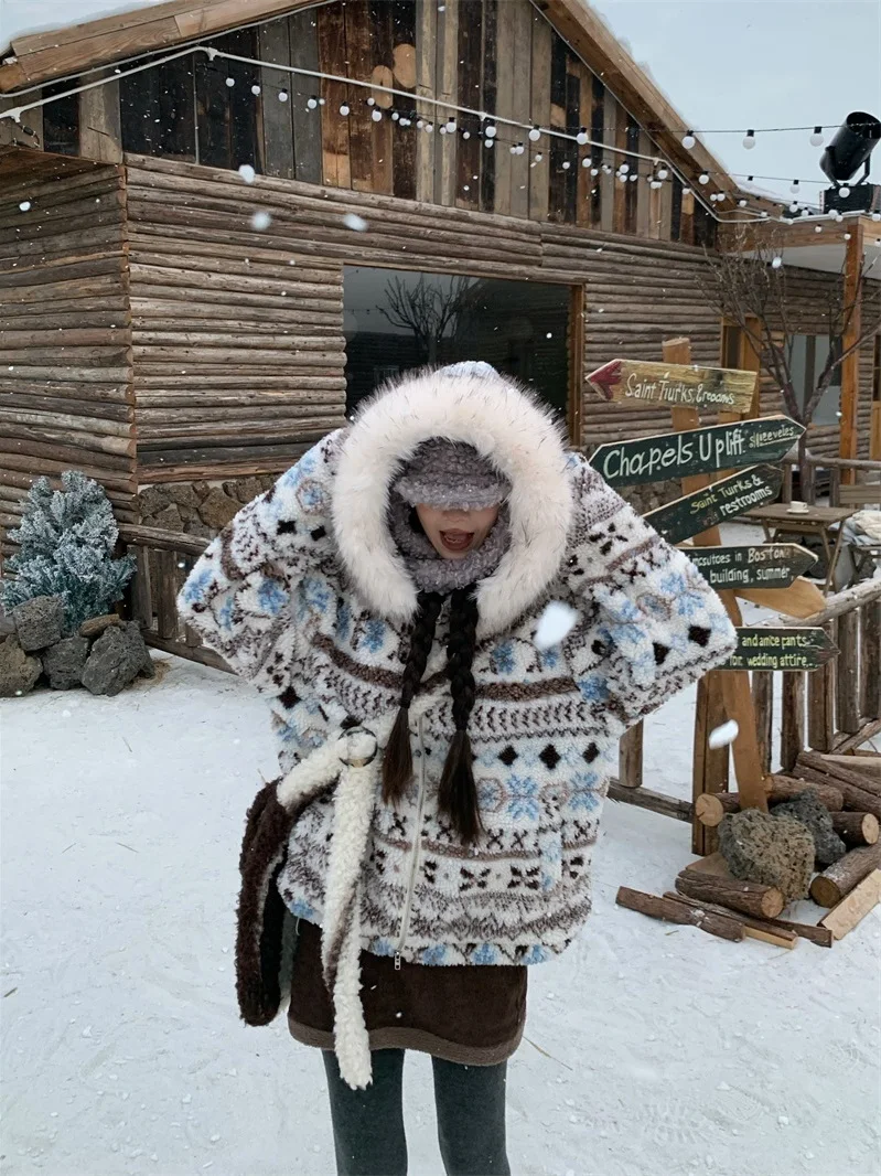 

Женская утепленная хлопковая куртка с капюшоном и меховым воротником, винтажный клетчатый узор, коллекция Зима 2025