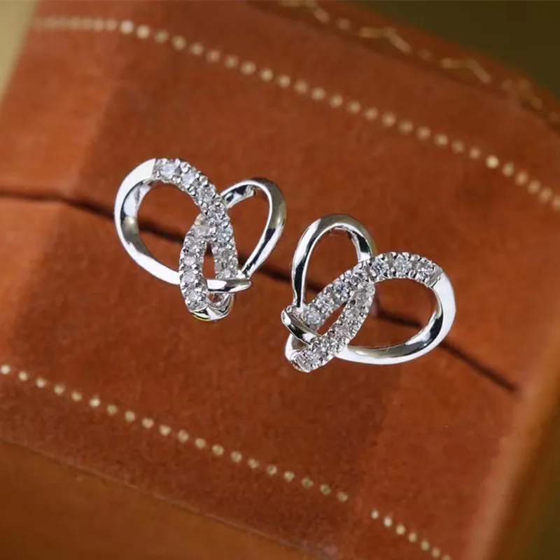 Huitan Sweet Lady Chic Ohrringe mit zartem Design exquisiten Liebes schmuck mit hellen Zirkonia vielseitigen Ohr stecker Accessoires