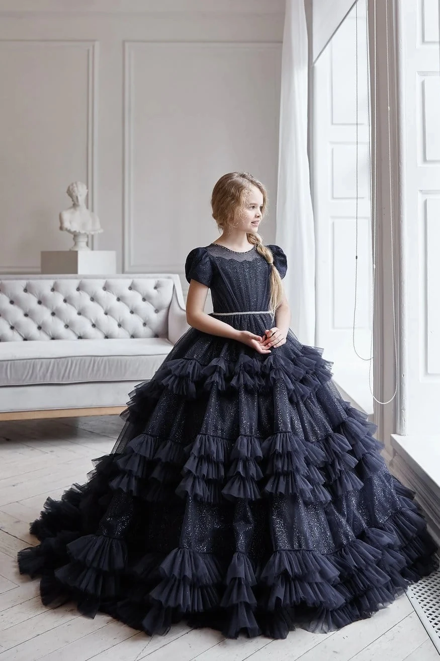 Schwarze Blumen mädchen kleider für Hochzeiten Ballkleid Flügel ärmel Tüll gestufte lange Erstkommunion kleider kleine Babys