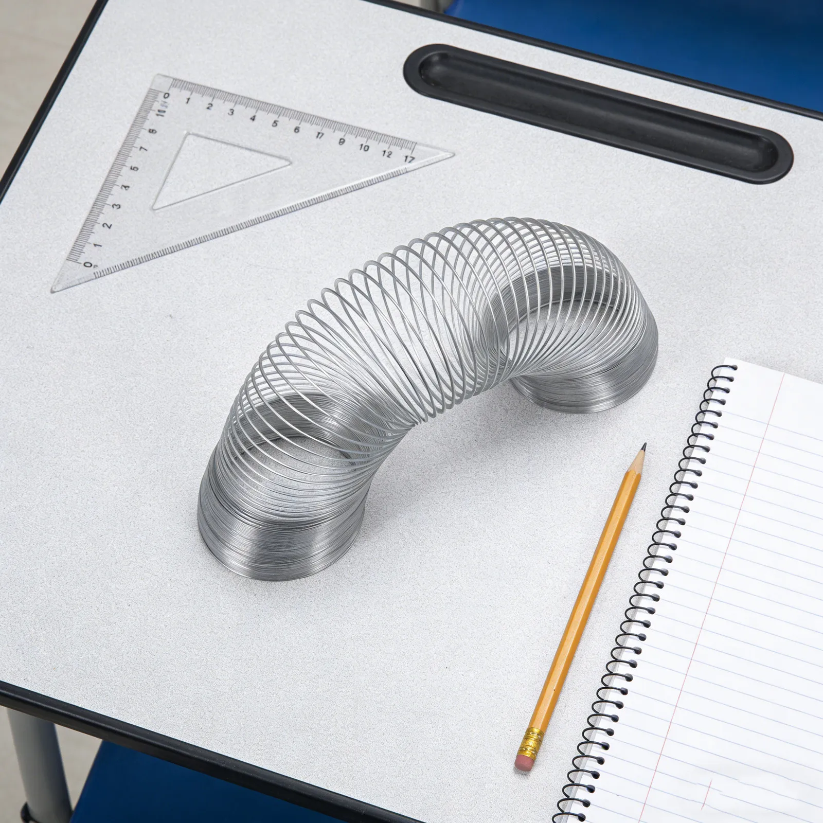 

Лабораторное оборудование: Демонстрационный эксперимент с длинноволновой пружиной, металлической катушкой и волновым движением для физики, учебное пособие