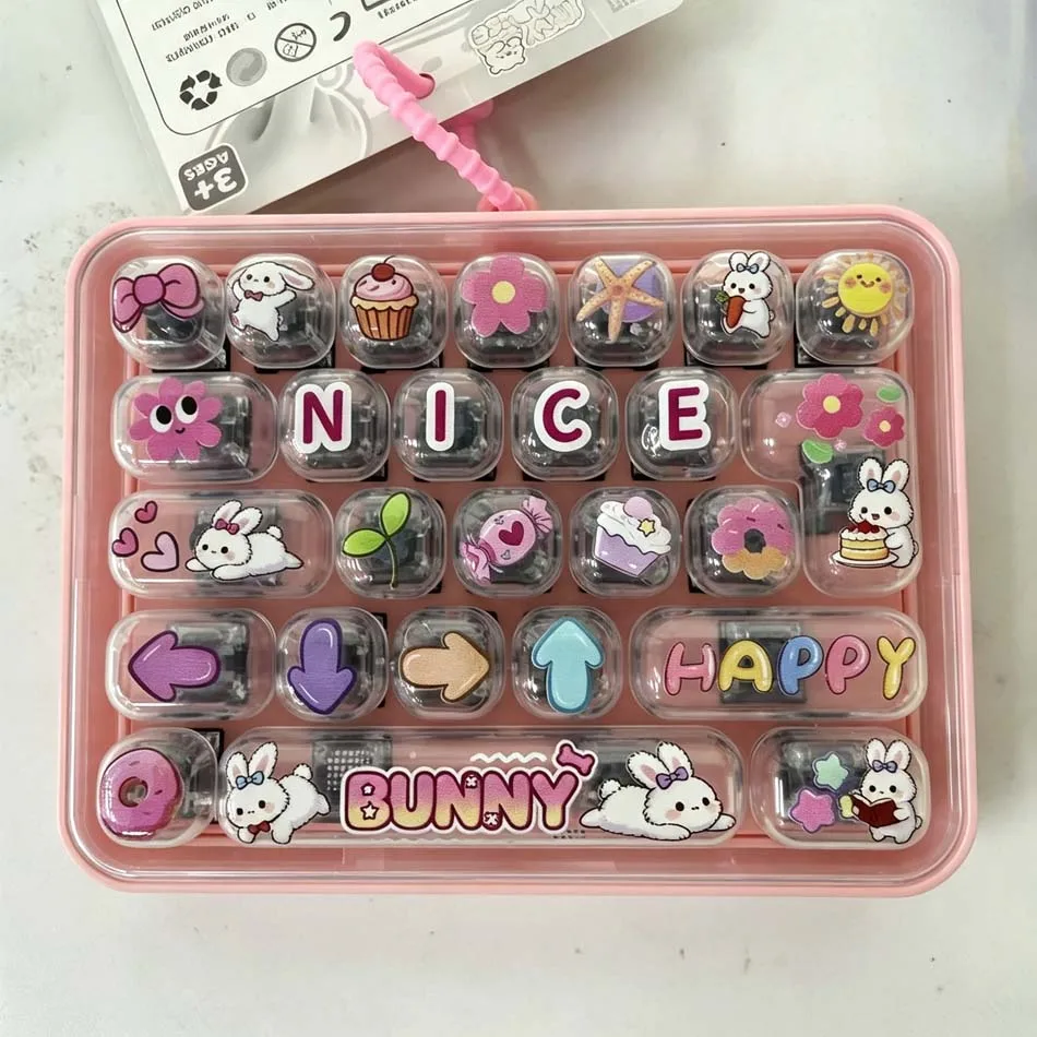 Un nouveau porte-clés clavier New26Grid, résistant à la pression, avec bouton anti-stress, motif de dessin animé, idéal pour détendre la main, cadeau de fête.