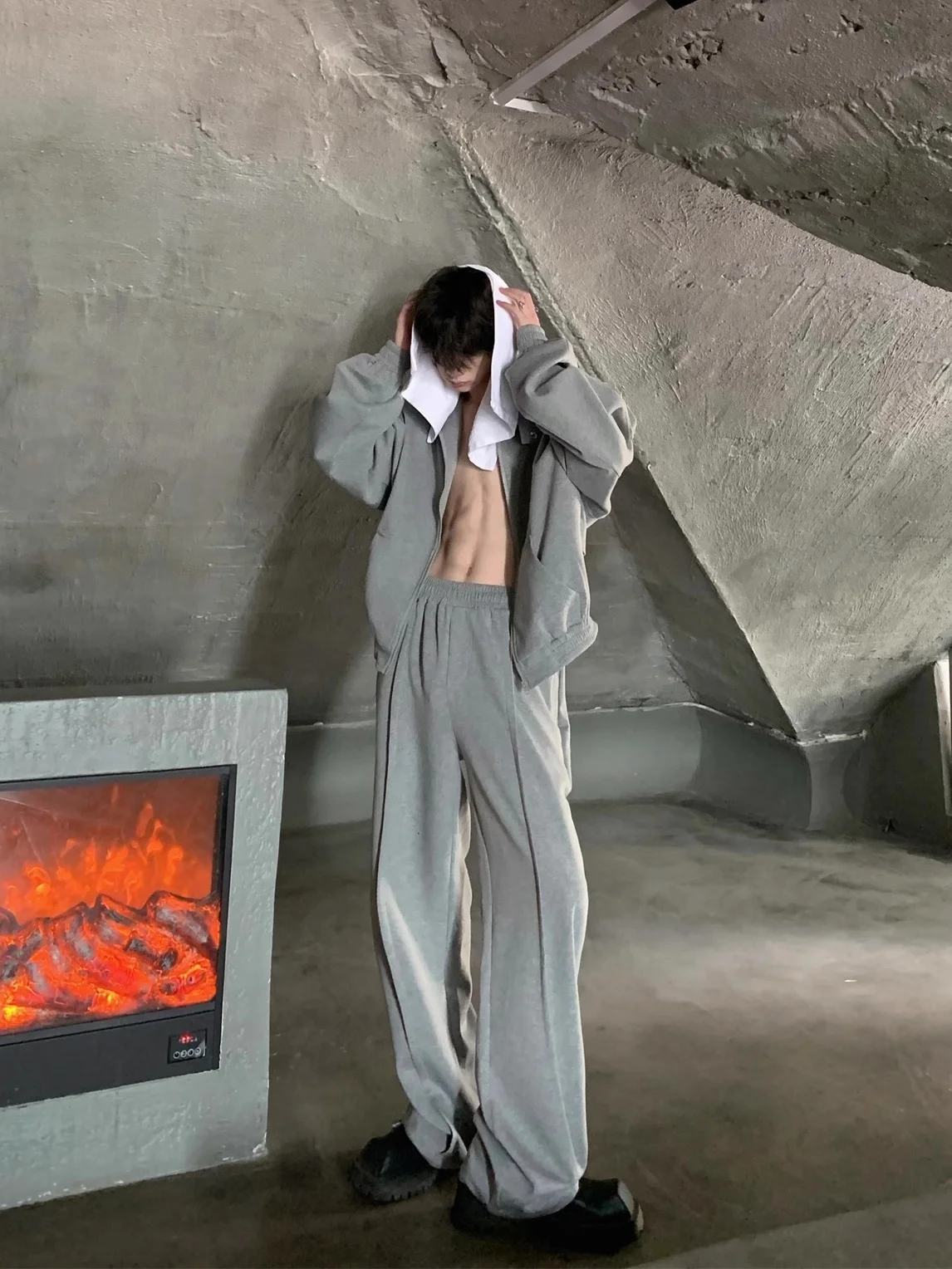 

Свободный спортивный костюм для мужчин в корейском стиле: прямые брюки и толстовка с длинными рукавами, повседневный дизайн, осенний комплект