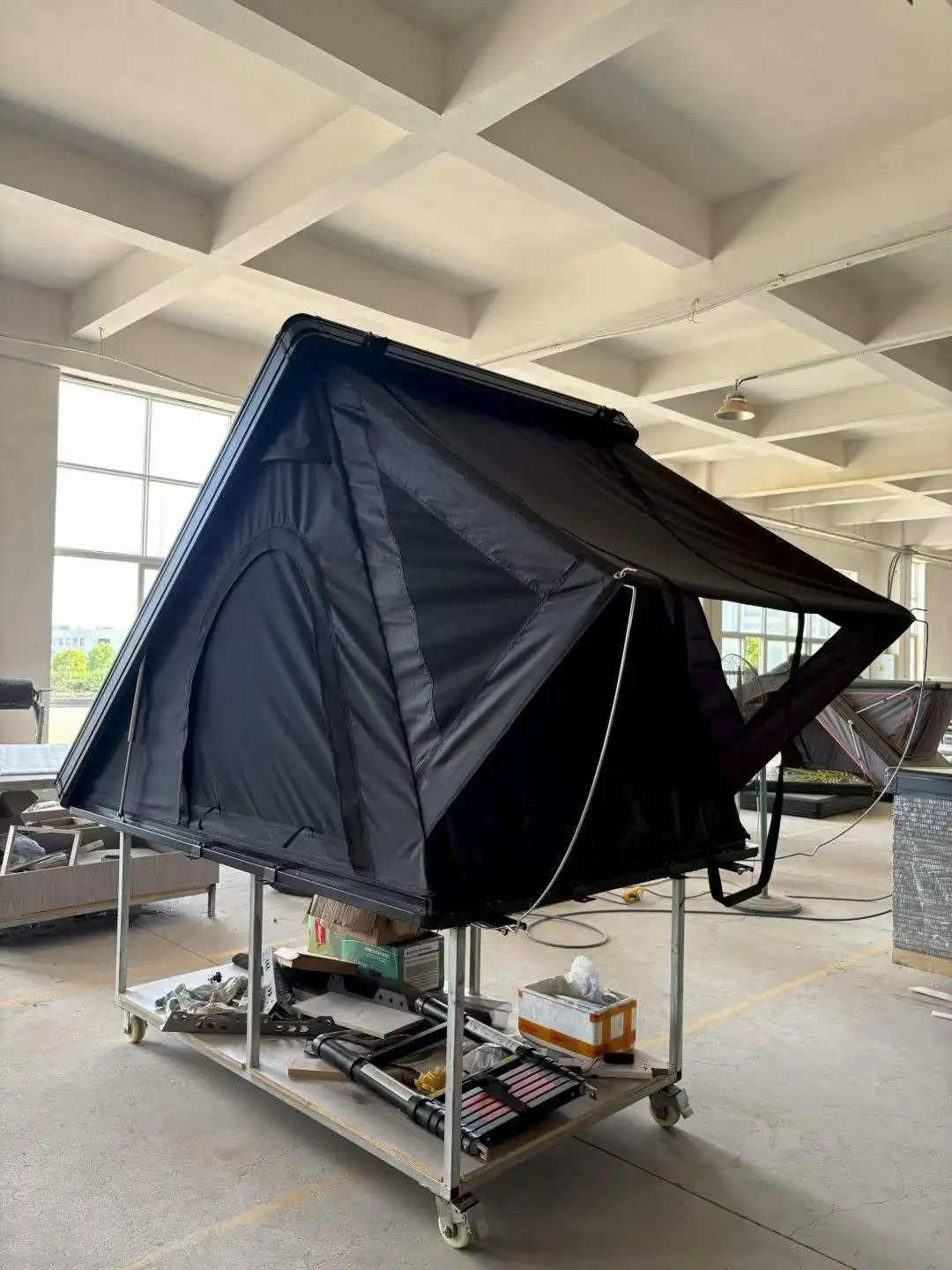 Factory Direct Automatic Hard Shell Rooftop Tent 2-3 Person All Season Waterproof Roof Top Tent for SUV Camping