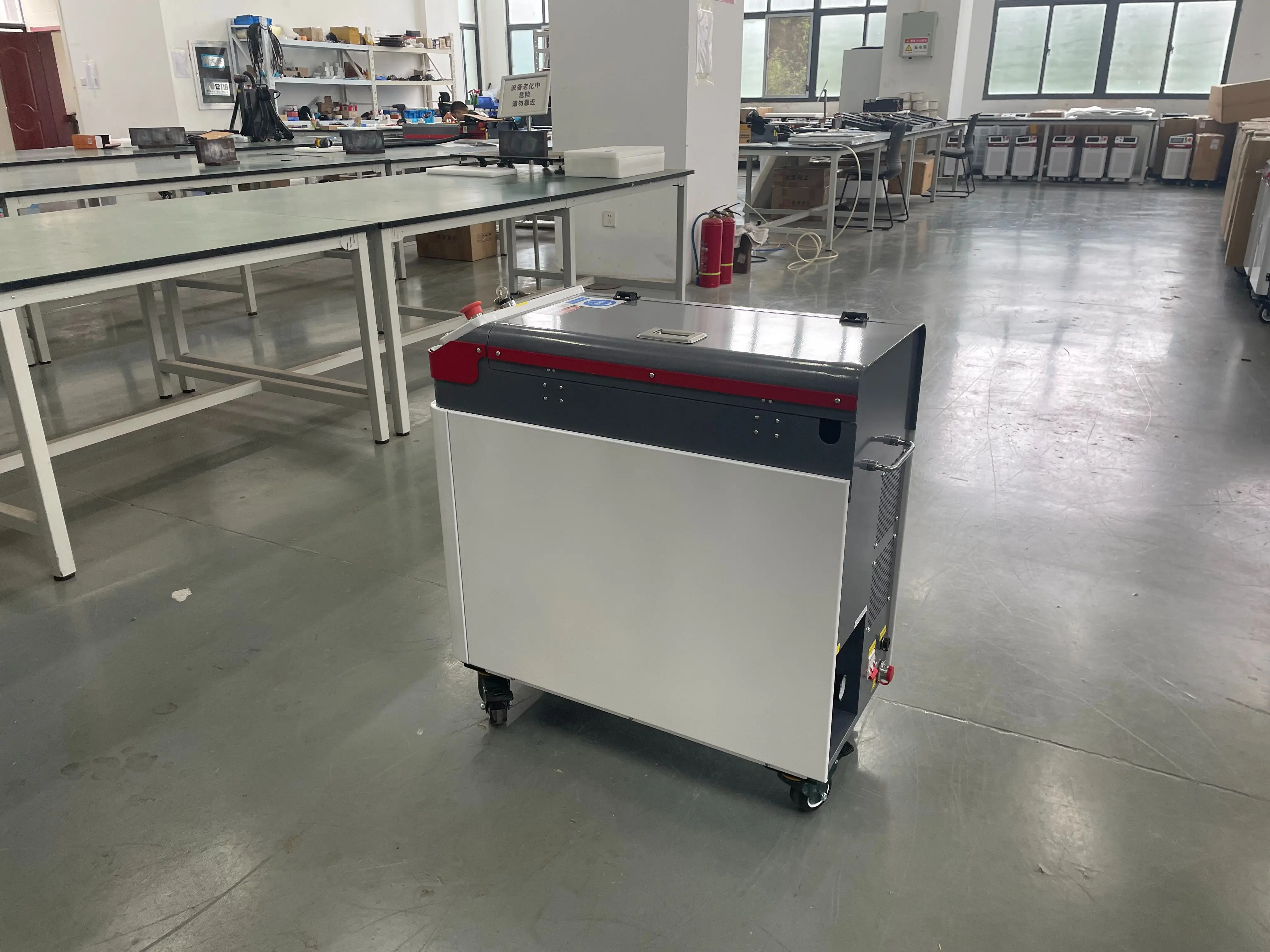 

500w Portable Pulse Laser Cleaning Machine Air-Cooled Efficient Metal Rust Removal Stainless Steel Aluminum Carbon Steel