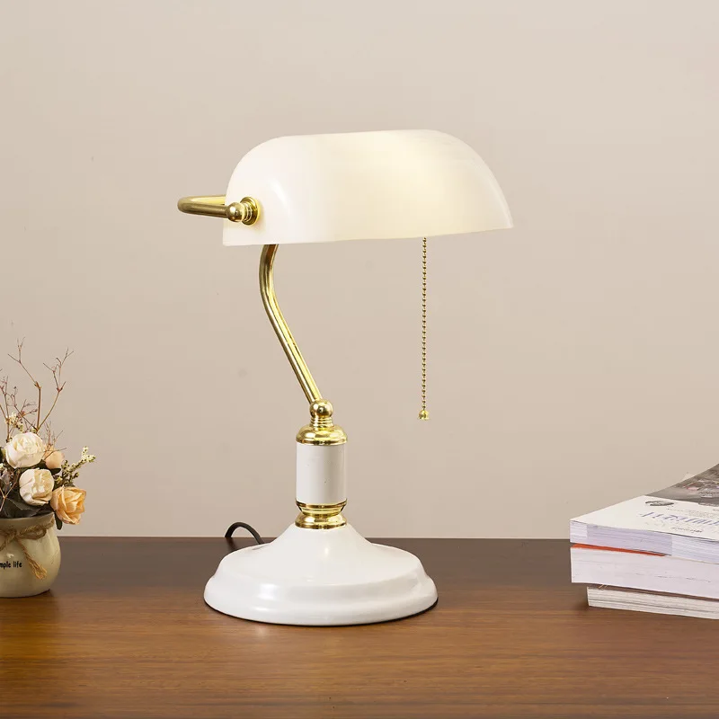 Bank Table Lamp European Style Glass Lamp Retro Office Desk Lamp White Living Room Bedroom Decorative Bedside Desk Lamp