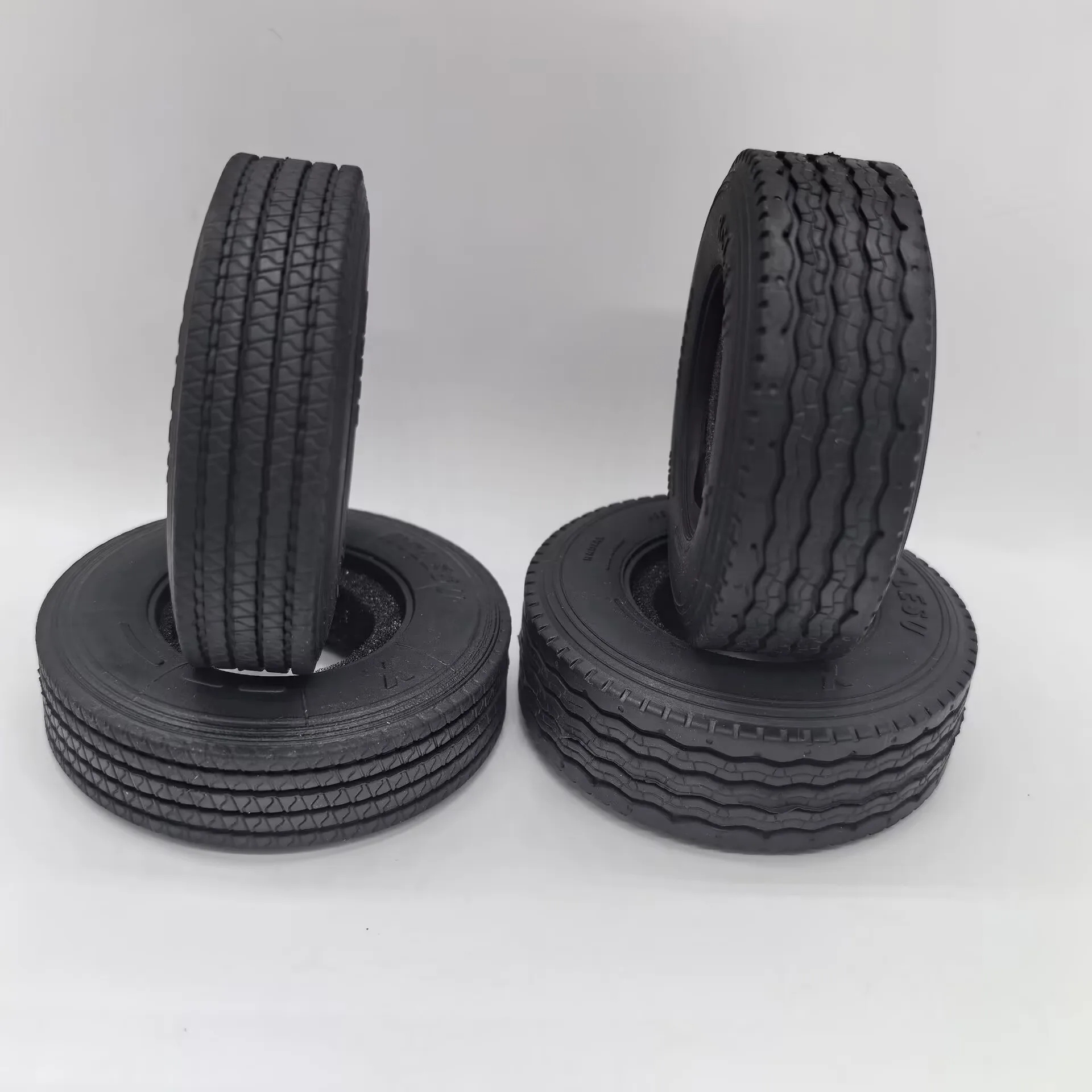 Rc Truck 1/14 For Tamiya truck tractor realistic striped road tire, high-quality rubber mudhead truck tire model LESU