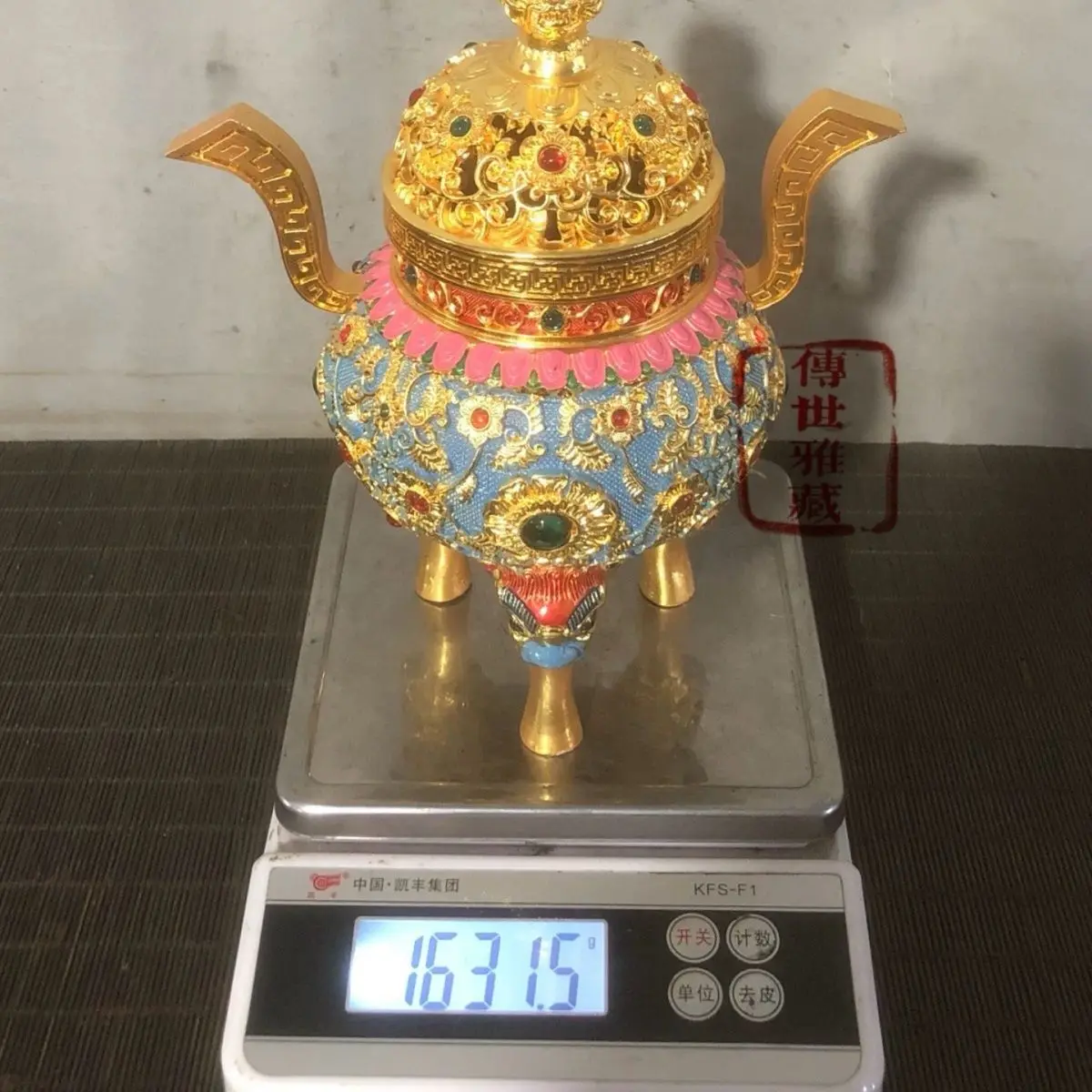 Exquisite copper gilded high relief carving inlaid with gemstones, double ear smoke stove decoration