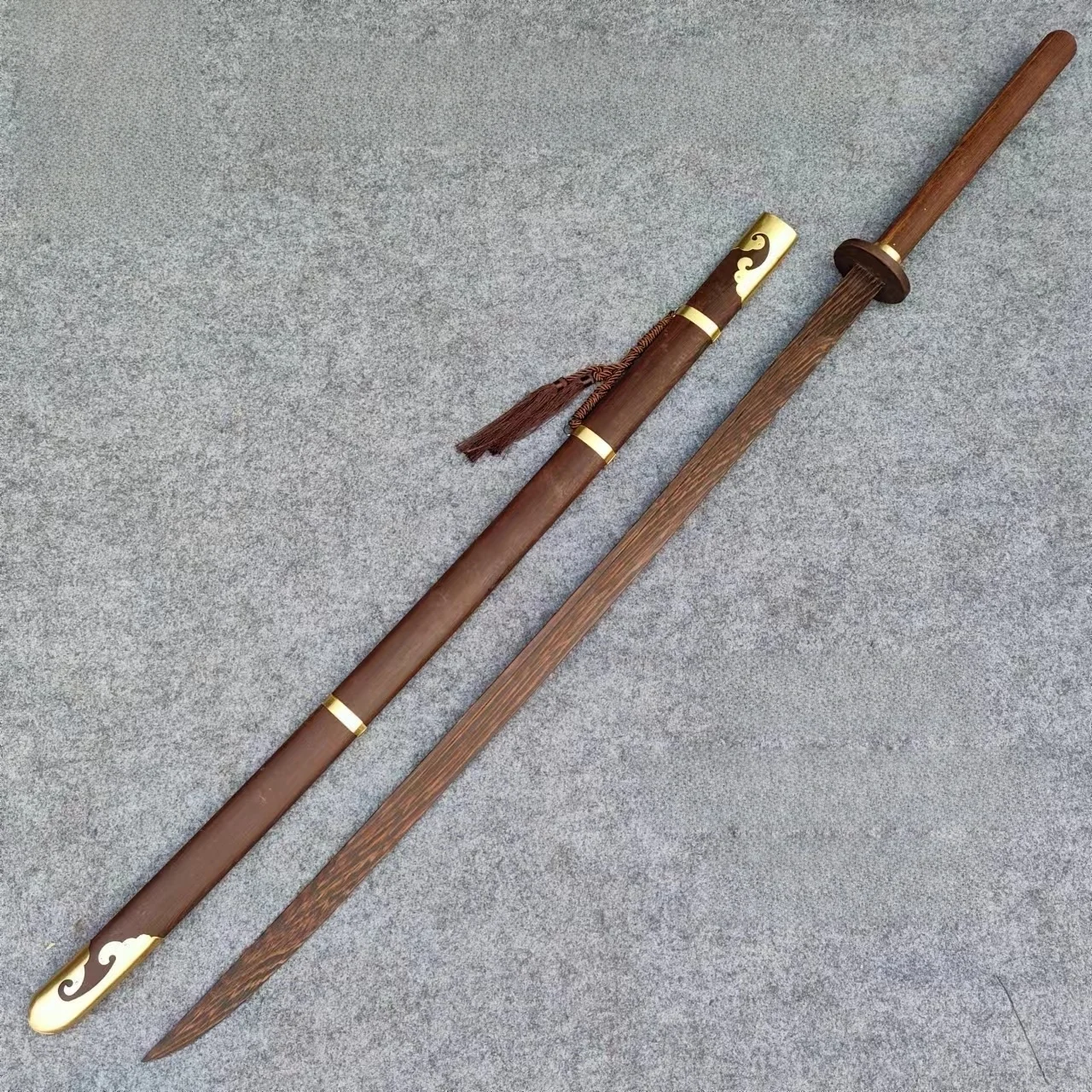 wooden-qi-family-sword-real-wood-martial-arts-long-handle-double-handed-routine-practice-performance-props-unsharpened