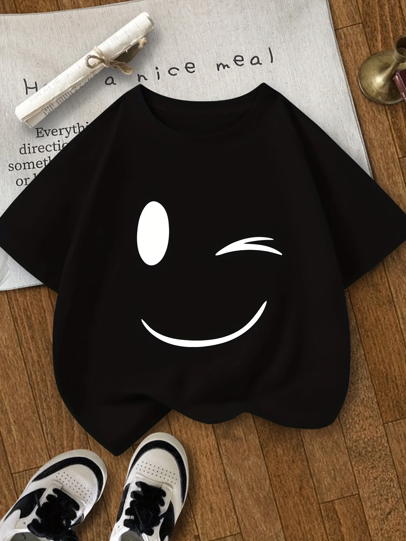 Kurzarm-T-Shirt für Mädchen mit Wink-Printmuster, bequemes, vielseitiges Mädchen-T-Shirt mit Rundhalsausschnitt. Geeignet für den Sommer