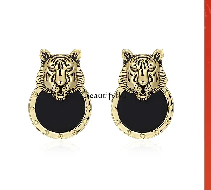 

Tiger head ring geometric stud earrings women's simple cold wind light luxury earrings