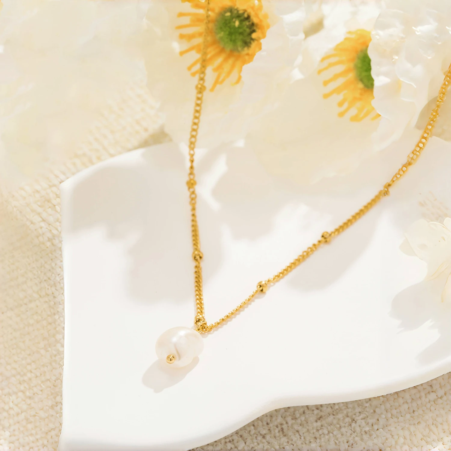 UHBINYCA Classic Minimalist Style Natural Pearl Pendant Necklace for Women, Stainless Steel Chain Waterproof Daily Jewelry