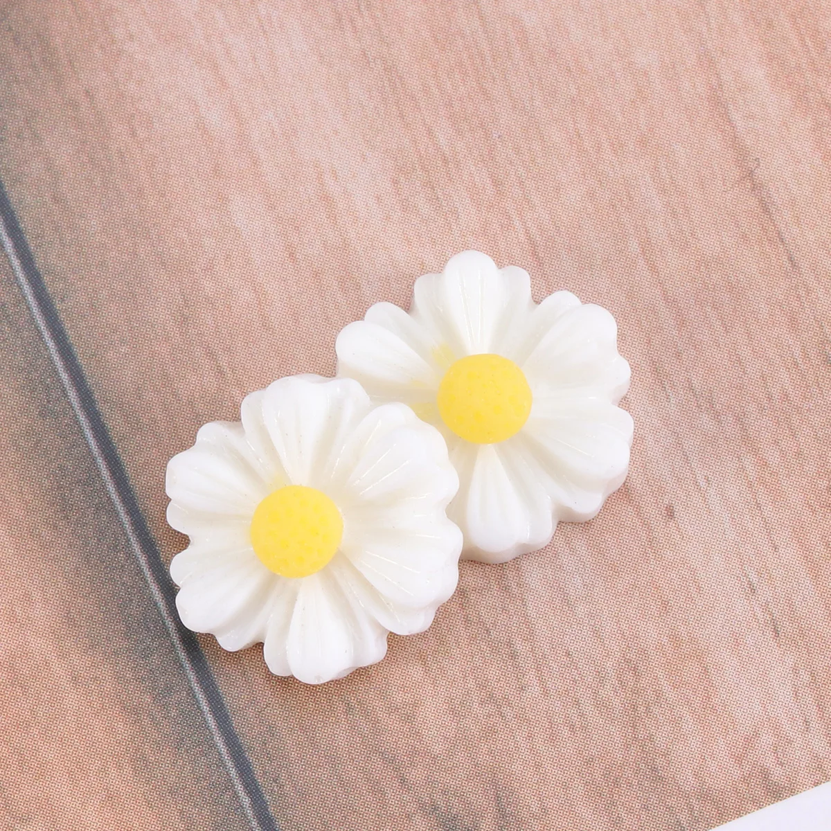 

20 Pcs Daisies Flowers Artificial Small Daisy Material Resin Accessory Accessories