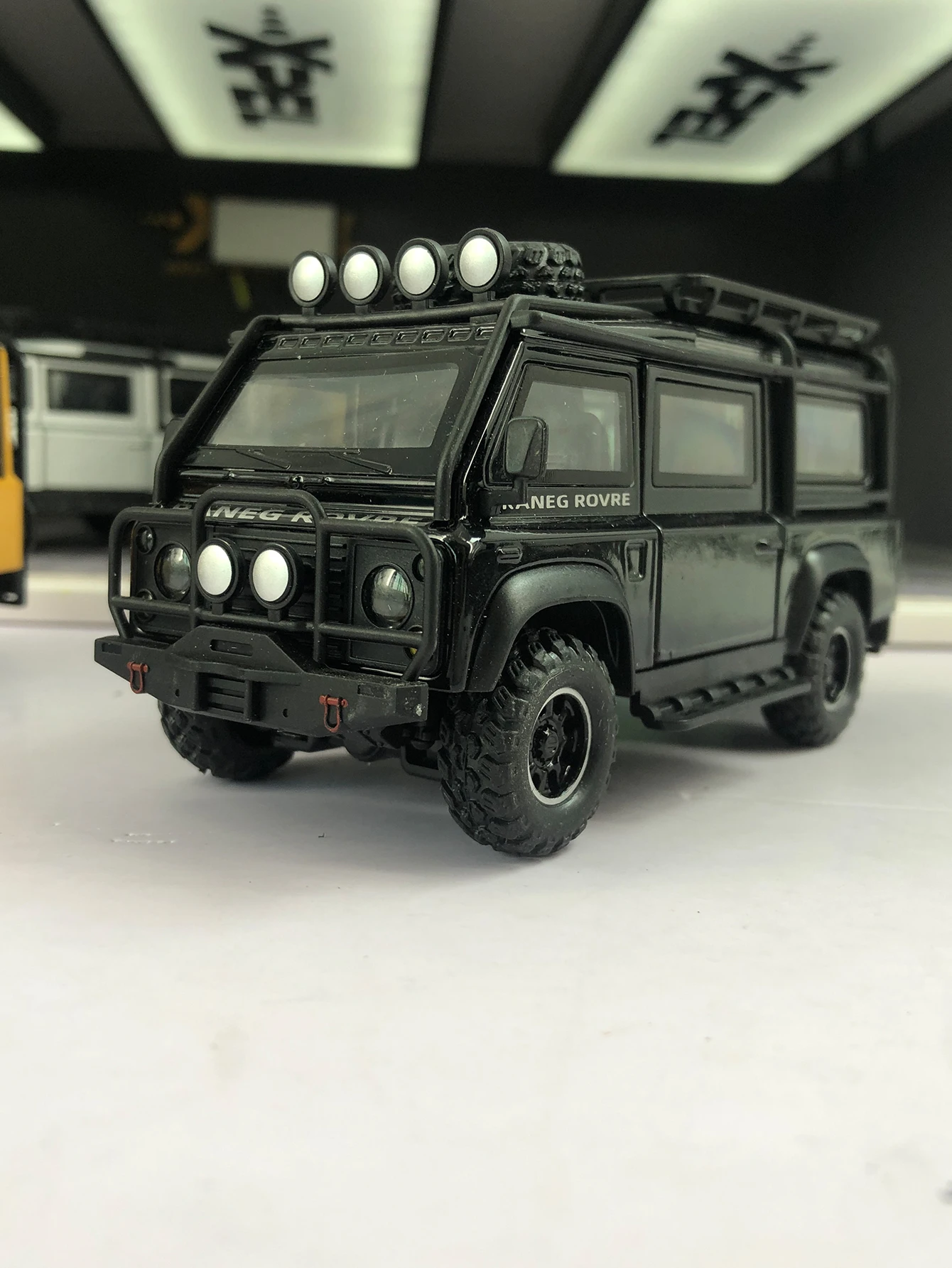 

1:32 имитация внедорожной модели автомобиля из цинкового сплава, статическое украшение, металлический коллекционный подарочный автомобиль