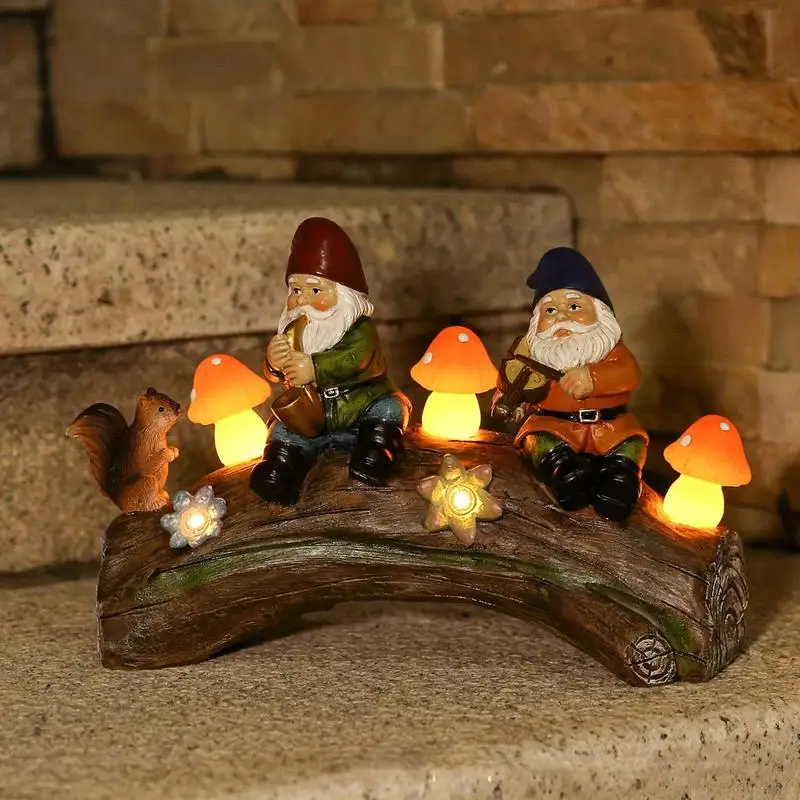 

Solar Gnome Adorable Squirrel Gnome Statue Solar Powered LED Yard Sculptures Resin Squirrel Gnome Decorations For Indoor Outdoor