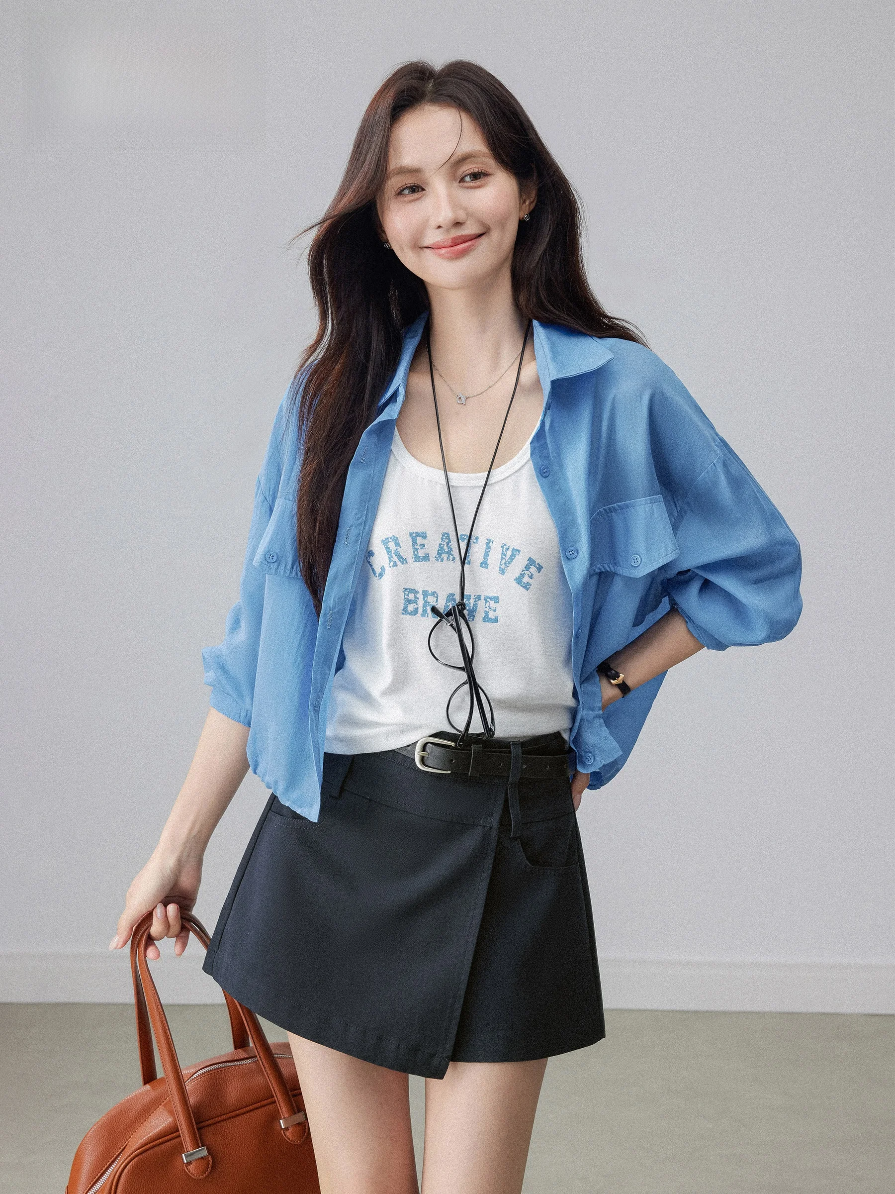 

Синий комплект из двух предметов: рубашка и жилет для защиты от солнца, женский, летний, 2026, новая дизайнерская модель, эксклюзивный дизайн, верхняя одежда с эффектом перекрытия для небольшой аудитории