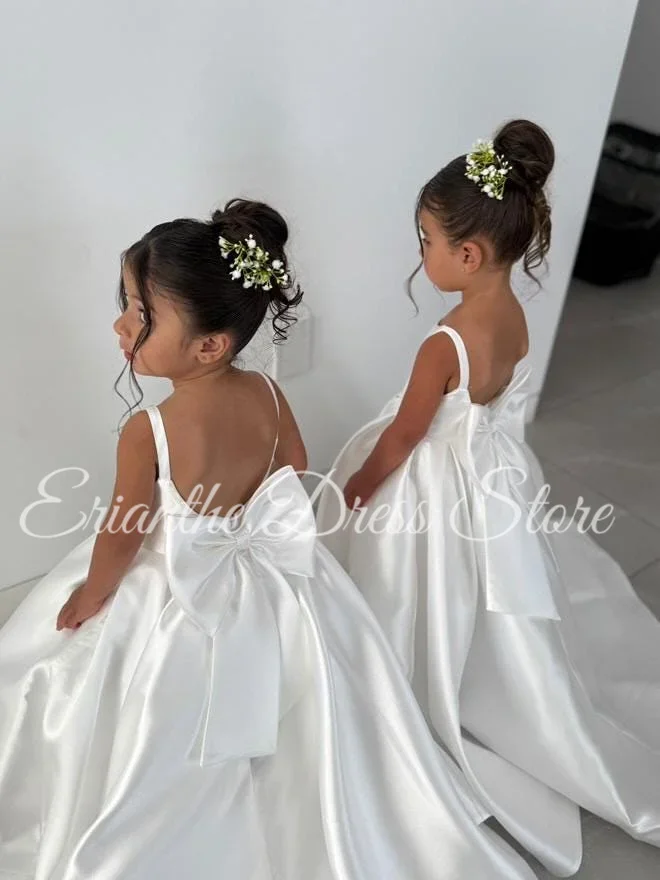 Semplice abito da ragazza di fiore in raso avorio per matrimonio gonfio senza maniche con fiocco Abito da ballo per prima comunione per festa di compleanno per bambini personalizzato