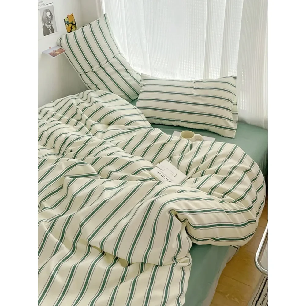 

100 Polyester Retro Green Striped Printed Duvet Cover Set, 2 Pillowcases 1 Duvet Cover No Bed Sheet, Soft Comfortable, Suitable