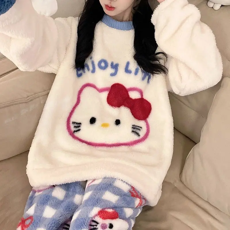 ชุดนอนผ้ากำมะหยี่คอรัลสำหรับผู้หญิง ลายการ์ตูนซานริโอ้ ฤดูใบไม้ร่วง ฤดูหนาว ลายคาวาอี้ เฮลโล คิตตี้ ชุดนอนหนานุ่ม สวมใส่สบายๆ แบบลำลอง