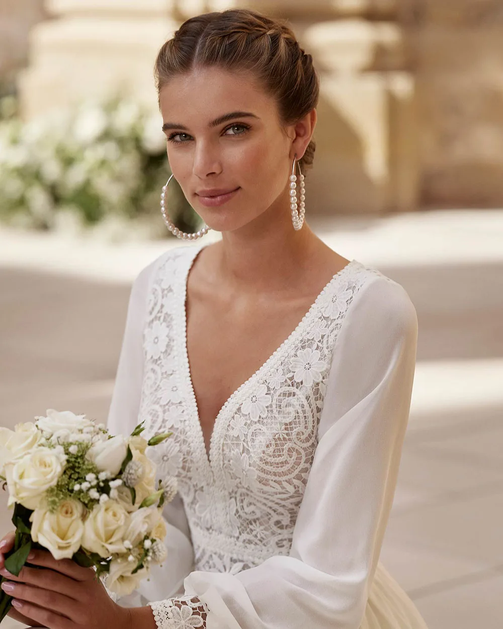 Robes de mariée en dentelle personnalisées, vente en gros, robes de mariée blanches, manches longues, fente latérale, col en V, dos nu